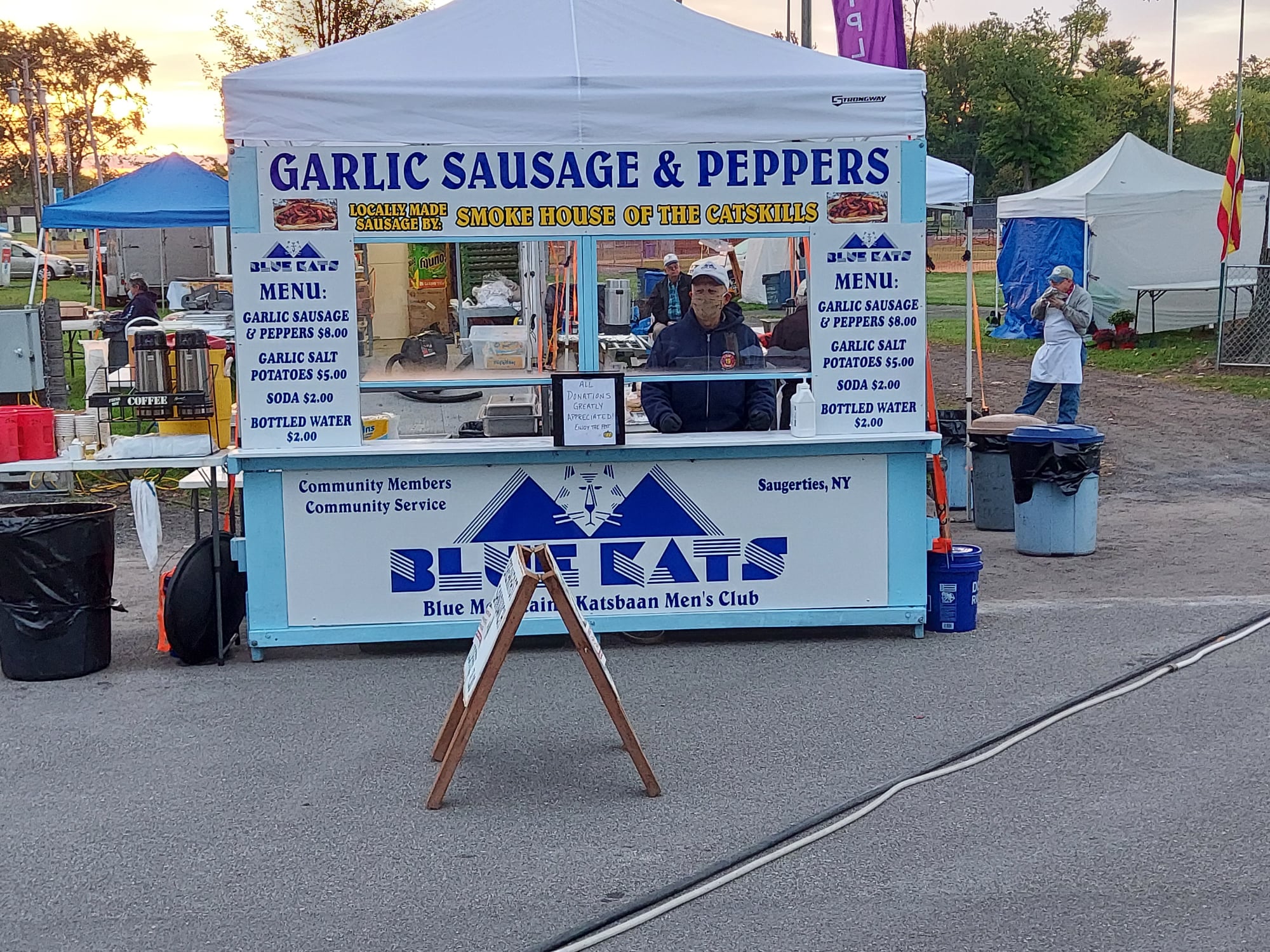 bluekats_garlicfest_booth